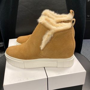 NWT DV wedge sneakers (color of uggs )